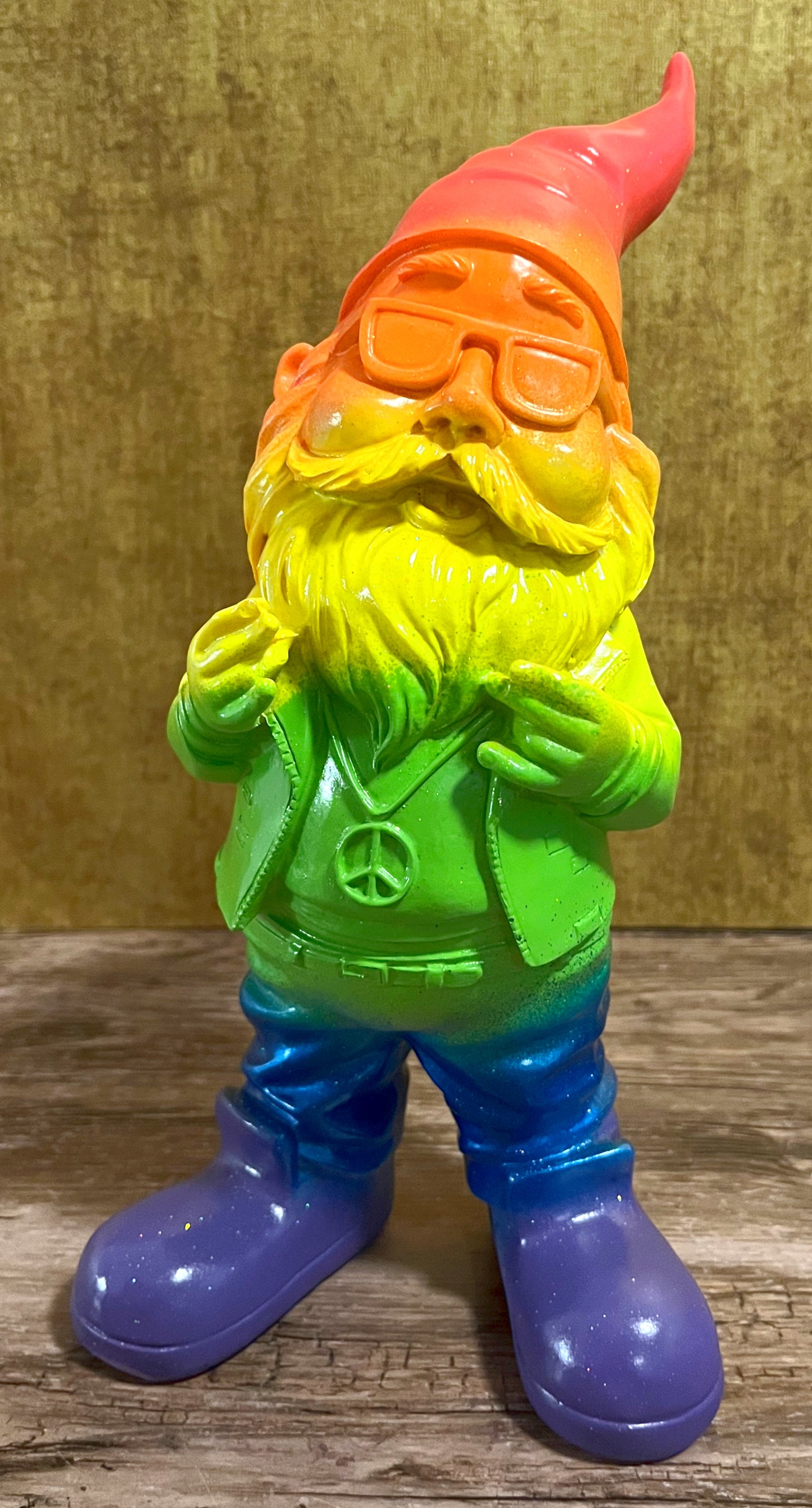 gartenzwerg dekofigur gartenfigur regebogenfarbe pride rainbow gnome kunstharz gartenzwerg-lustig kunsthandwerk