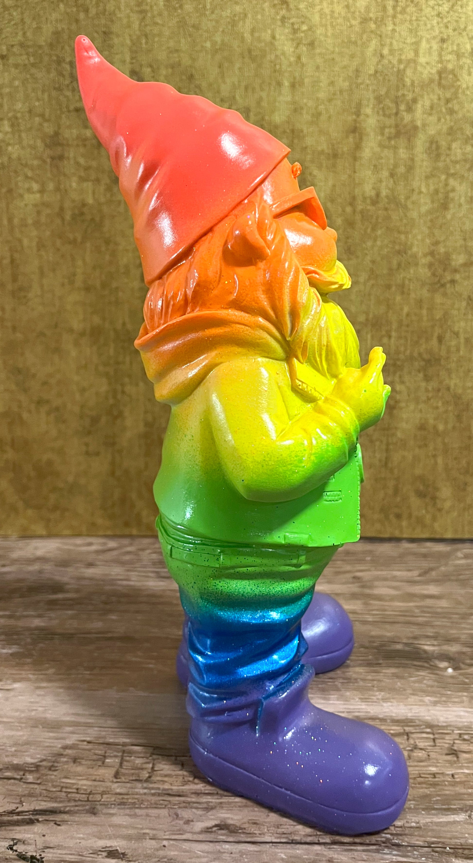 gartenzwerg dekofigur gartenfigur regebogenfarbe pride rainbow gnome kunstharz gartenzwerg-lustig kunsthandwerk