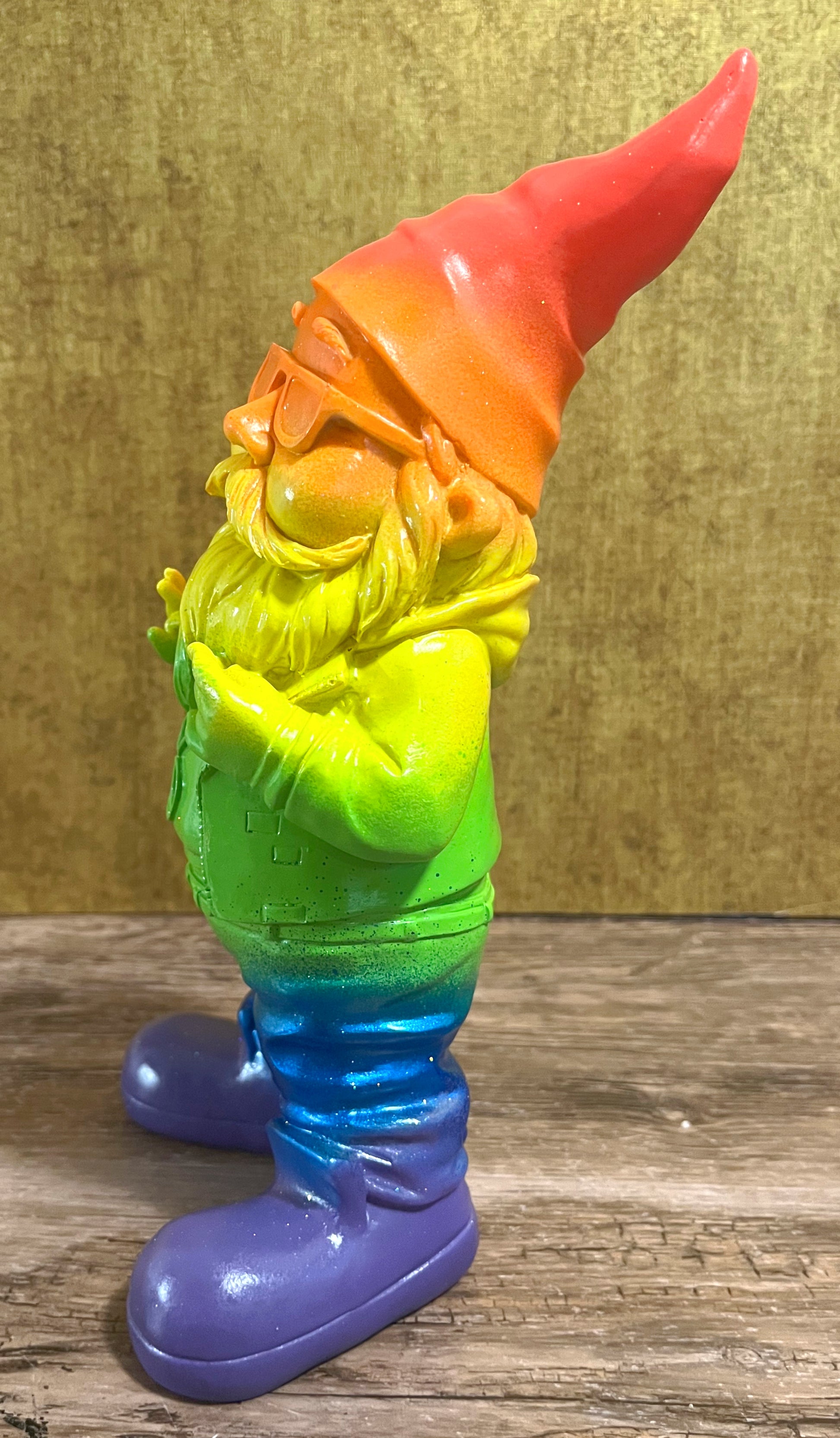 gartenzwerg dekofigur gartenfigur regebogenfarbe pride rainbow gnome kunstharz gartenzwerg-lustig kunsthandwerk